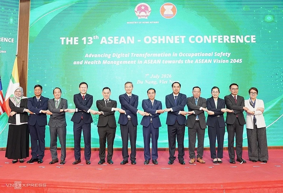 'AI không thay thế nhưng đòi hỏi con người nâng cấp kỹ năng' 'AI không thay thế nhưng đòi hỏi con người nâng cấp kỹ năng'