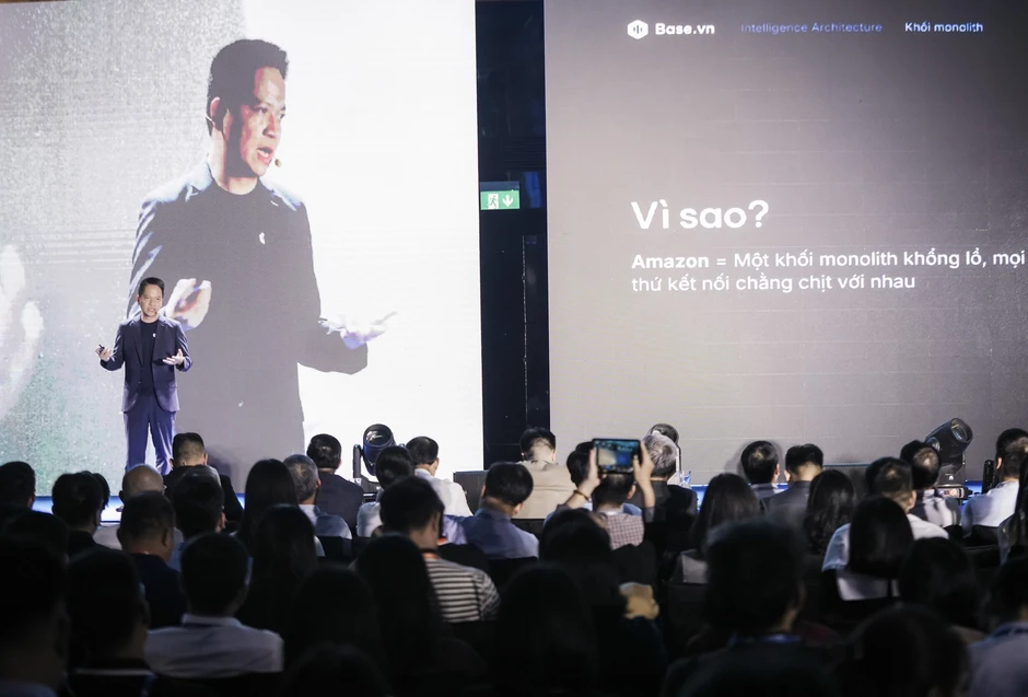 Chủ tịch Base Phạm Kim Hùng nói về cuộc “tái sinh” phần mềm trong cơn lốc AI Chủ tịch Base Phạm Kim Hùng nói về cuộc “tái sinh” phần mềm trong cơn lốc AI