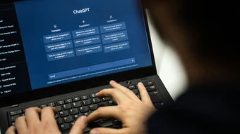 Công cụ 'nhân hóa' văn bản giúp che dấu vết AI lên ngôi