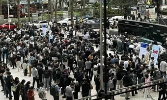 Người già Trung Quốc xếp hàng để được 'chỉ tận tay' về AI Agent