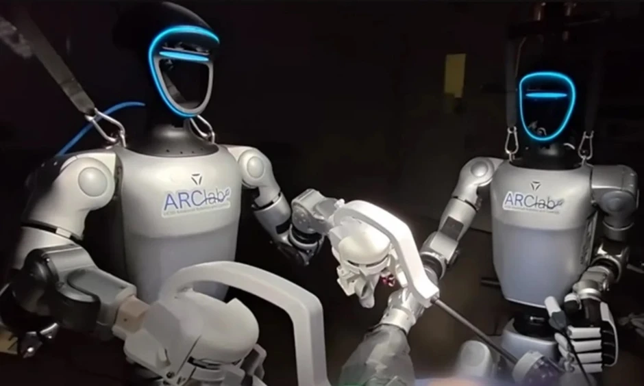 Robot hình người Mỹ lần đầu thực hiện phẫu thuật Robot hình người Mỹ lần đầu thực hiện phẫu thuật