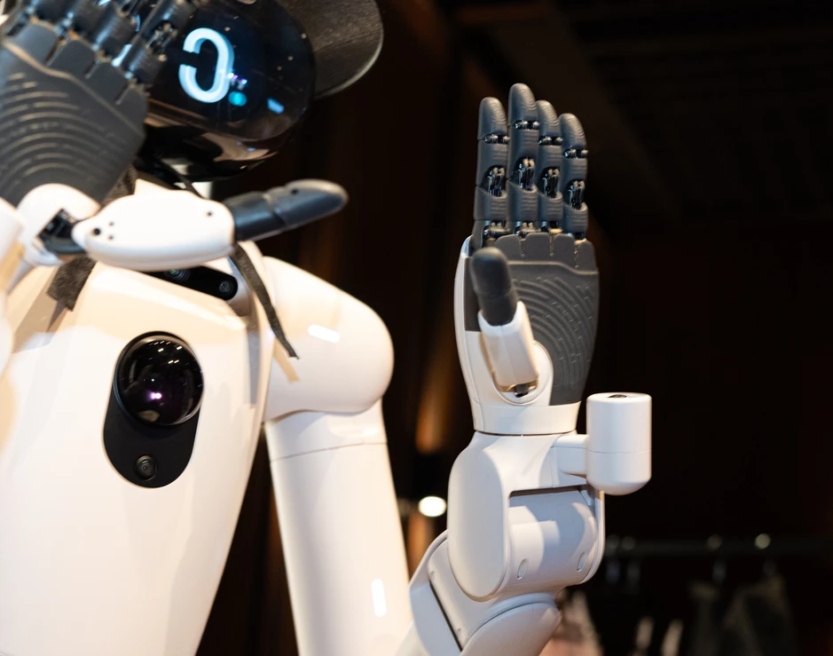 Thiết bị cục mịch của LG bóc trần ngành robot hình người Trung Quốc Thiết bị cục mịch của LG bóc trần ngành robot hình người Trung Quốc