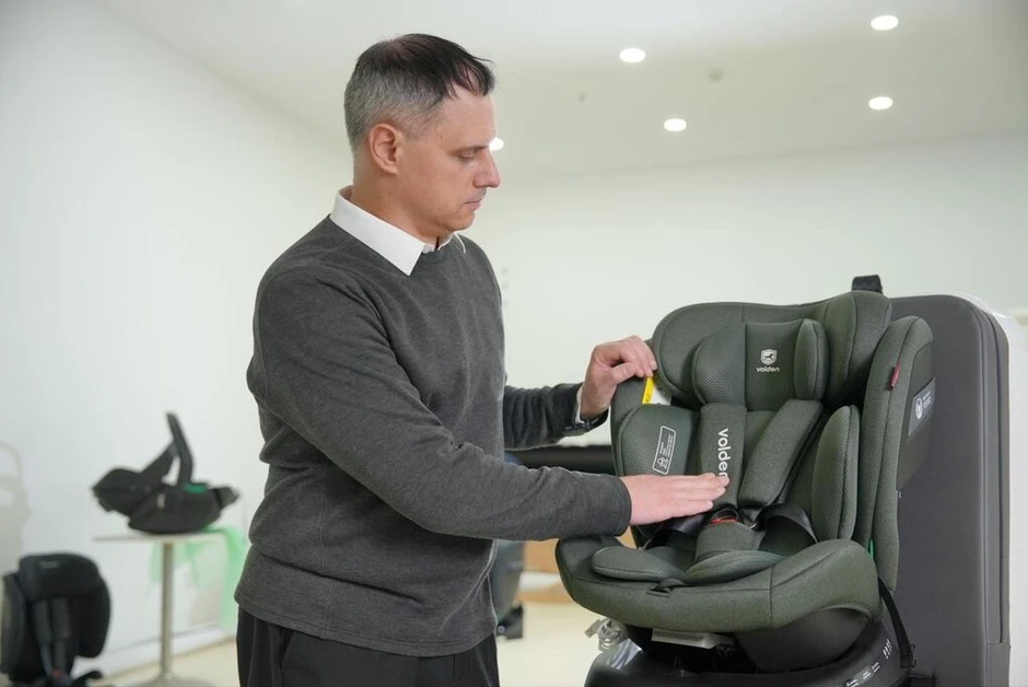 Tính năng điều khiển bằng giọng nói trên ghế ôtô trẻ em Volden AirVoice Tính năng điều khiển bằng giọng nói trên ghế ôtô trẻ em Volden AirVoice