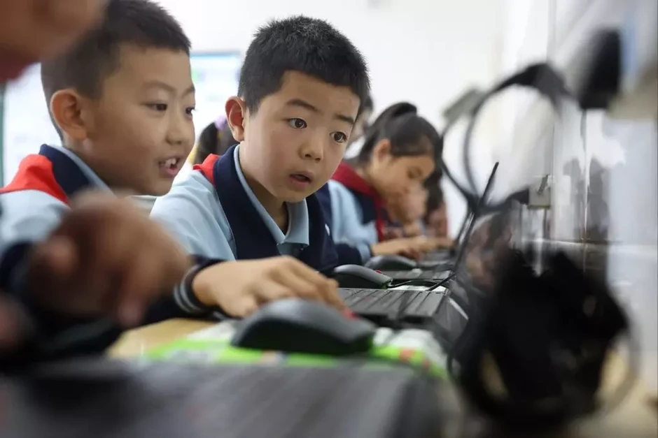 Trung Quốc 'săn' nhân tài AI từ bậc trung học Trung Quốc 'săn' nhân tài AI từ bậc trung học