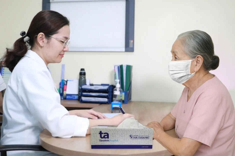 Vì sao phụ nữ dễ bị loãng xương hơn nam giới? - Báo TinVina Vì sao phụ nữ dễ bị loãng xương hơn nam giới? - Báo TinVina