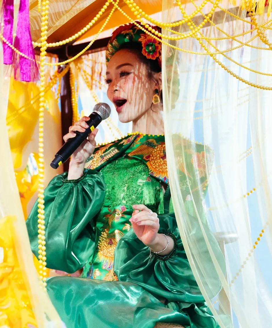“Cô gái Dân ca” Minh Ngọc đưa dân ca lên sân khấu concert hiện đại “Cô gái Dân ca” Minh Ngọc đưa dân ca lên sân khấu concert hiện đại