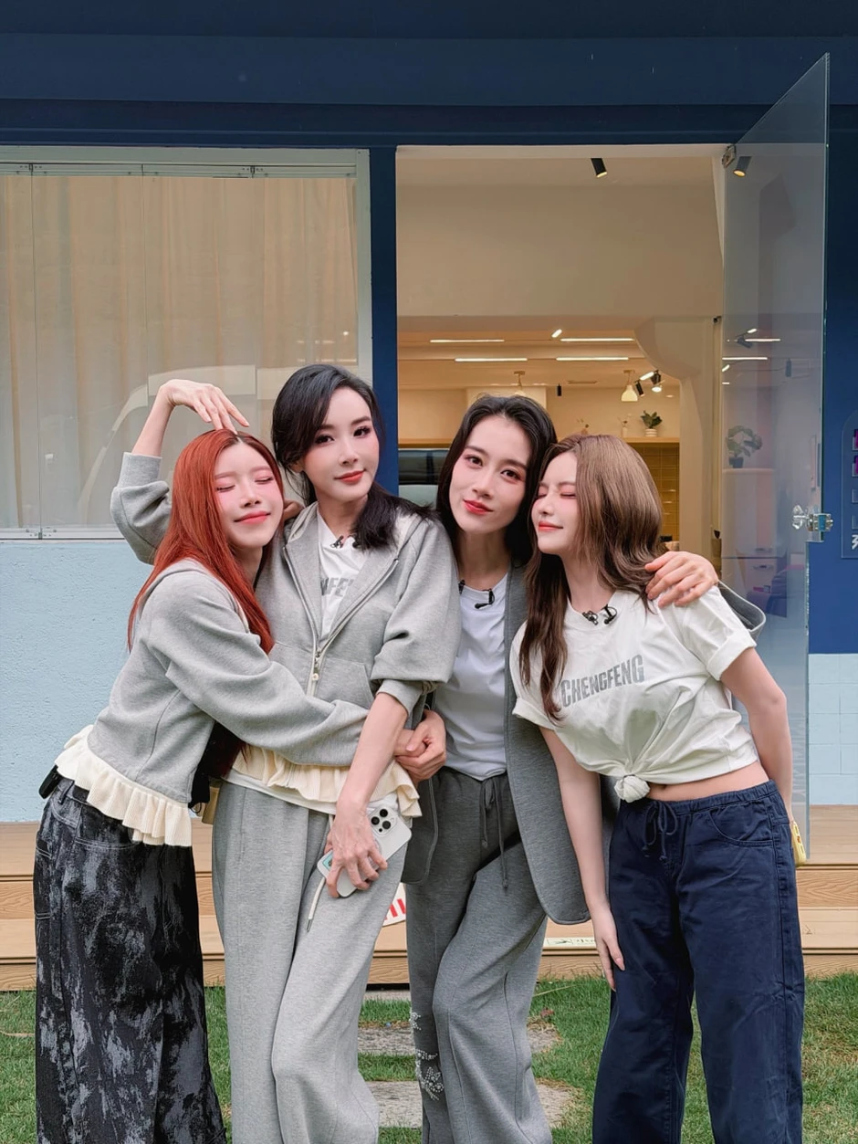 “Đệ nhất mỹ nhân showbiz” từng đánh bại Trang Pháp: Giọng ngọt gợi nhớ cả thanh xuân “Đệ nhất mỹ nhân showbiz” từng đánh bại Trang Pháp: Giọng ngọt gợi nhớ cả thanh xuân