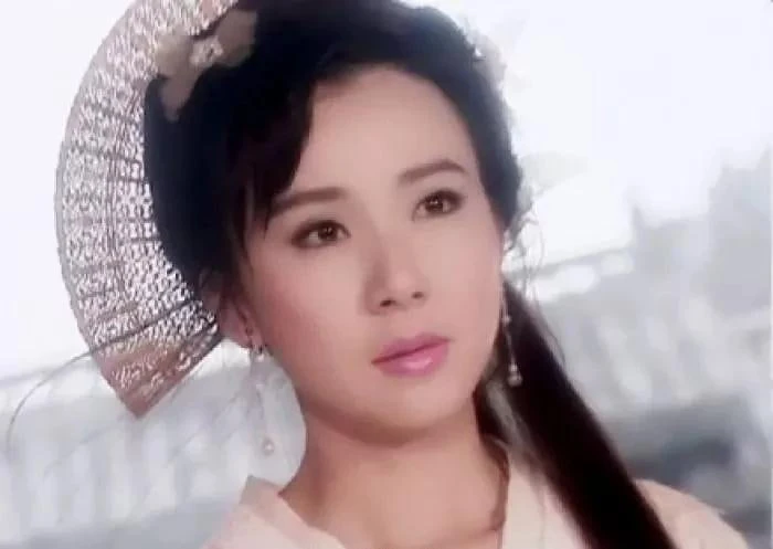 “Đệ nhất mỹ nhân showbiz” từng đánh bại Trang Pháp: Giọng ngọt gợi nhớ cả thanh xuân “Đệ nhất mỹ nhân showbiz” từng đánh bại Trang Pháp: Giọng ngọt gợi nhớ cả thanh xuân