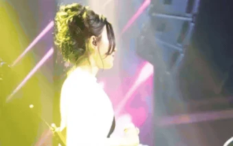 “Giải oan” cho ca sĩ chuyên Văn lọt đề cử đẹp nhất thế giới