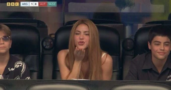 “Nữ hoàng nhạc World Cup” Shakira gây sốt với nhan sắc trẻ trung ở tuổi U50