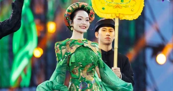 "Ngọc nữ quan họ” Minh Ngọc tái hiện lễ hội Bắc Bộ trên sân khấu lớn
