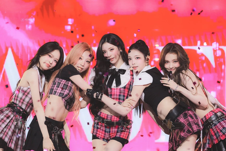 "Tổ hợp kỳ quan nhan sắc" mới của showbiz: Mỹ nhân đẹp nhất thế giới "chặt đẹp" mọi khung hình! "Tổ hợp kỳ quan nhan sắc" mới của showbiz: Mỹ nhân đẹp nhất thế giới "chặt đẹp" mọi khung hình!