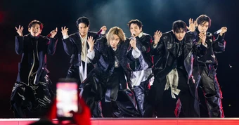 18.4 triệu người xem trực tuyến, 2.6 tỷ lượt tương tác và màn “đốt tiền” giúp BTS giữ vị thế độc tôn