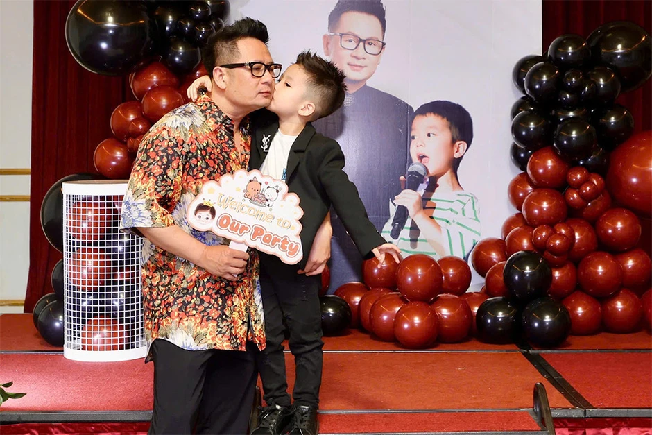 2 nam ca sĩ sinh con một bề: Người làm bạn với vợ cũ, người hạnh phúc gần 20 năm 2 nam ca sĩ sinh con một bề: Người làm bạn với vợ cũ, người hạnh phúc gần 20 năm