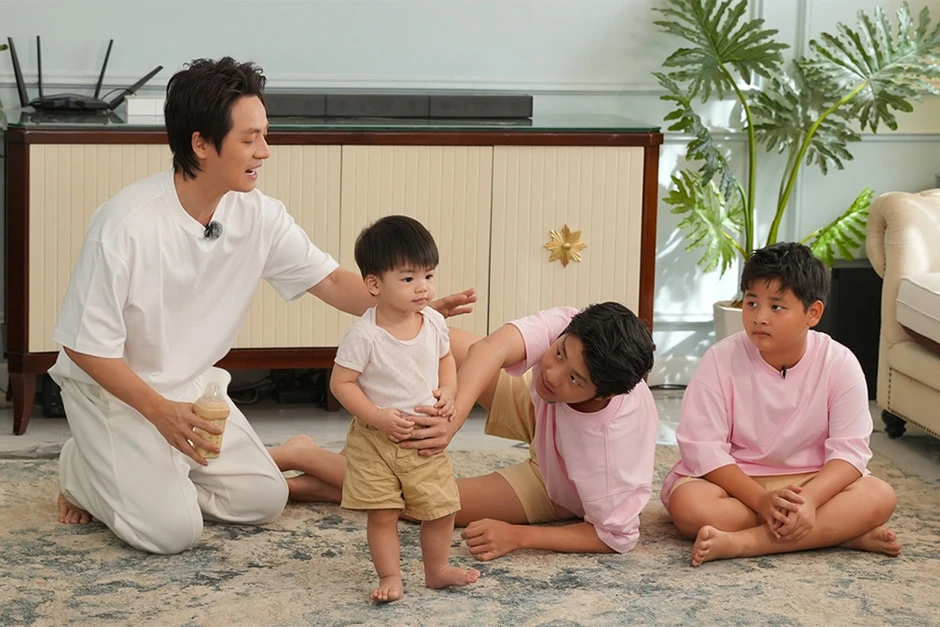 2 nam ca sĩ sinh con một bề: Người làm bạn với vợ cũ, người hạnh phúc gần 20 năm 2 nam ca sĩ sinh con một bề: Người làm bạn với vợ cũ, người hạnh phúc gần 20 năm