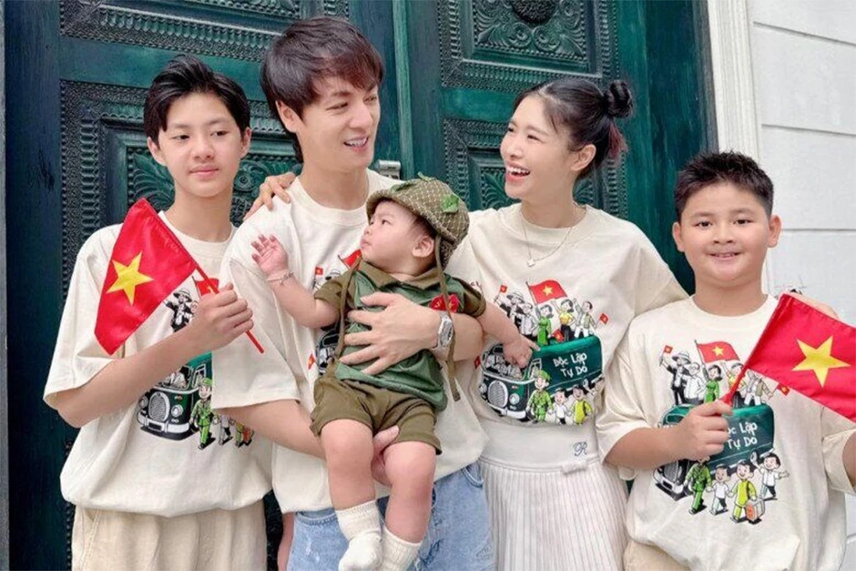 2 nam ca sĩ sinh con một bề: Người làm bạn với vợ cũ, người hạnh phúc gần 20 năm 2 nam ca sĩ sinh con một bề: Người làm bạn với vợ cũ, người hạnh phúc gần 20 năm
