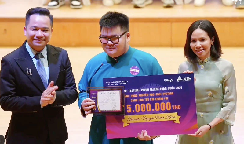 4 thí sinh khiếm thị giành giải Festival Piano Talent toàn quốc 4 thí sinh khiếm thị giành giải Festival Piano Talent toàn quốc