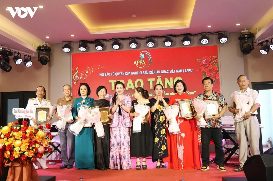 8 nghệ sĩ Hải Phòng nhận Kỷ niệm chương “Vì sự nghiệp biểu diễn Âm nhạc Việt Nam” 8 nghệ sĩ Hải Phòng nhận Kỷ niệm chương “Vì sự nghiệp biểu diễn Âm nhạc Việt Nam”