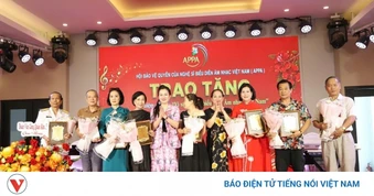 8 nghệ sĩ Hải Phòng nhận Kỷ niệm chương “Vì sự nghiệp biểu diễn Âm nhạc Việt Nam”
