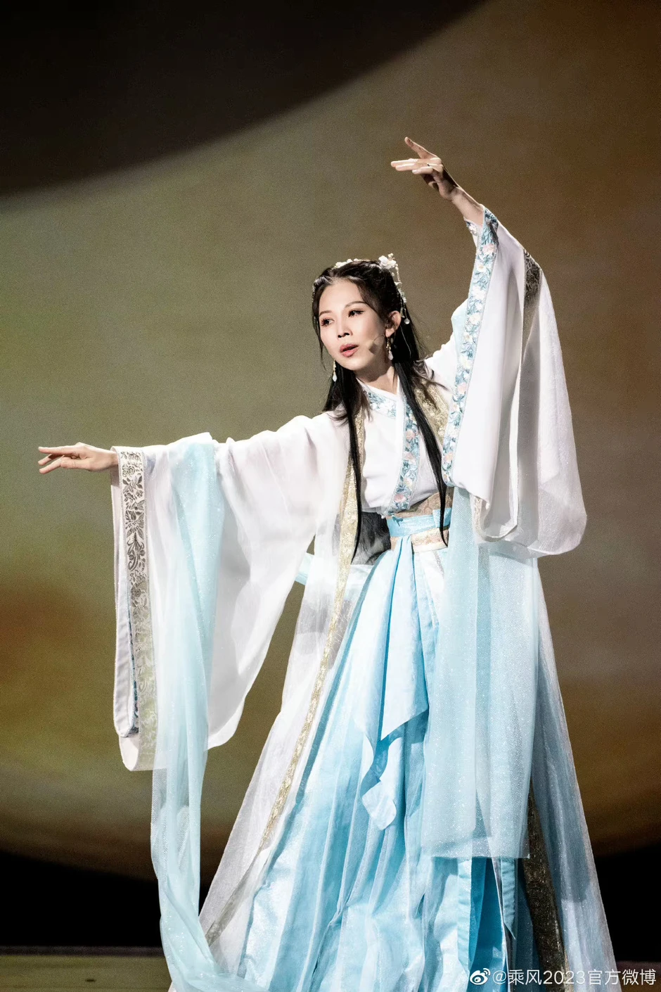 Á hậu làm nhân tình cho đại gia hơn 20 tuổi nhan sắc thay đổi gây sốc, đi thi hát tấu hài cả nước xem Á hậu làm nhân tình cho đại gia hơn 20 tuổi nhan sắc thay đổi gây sốc, đi thi hát tấu hài cả nước xem