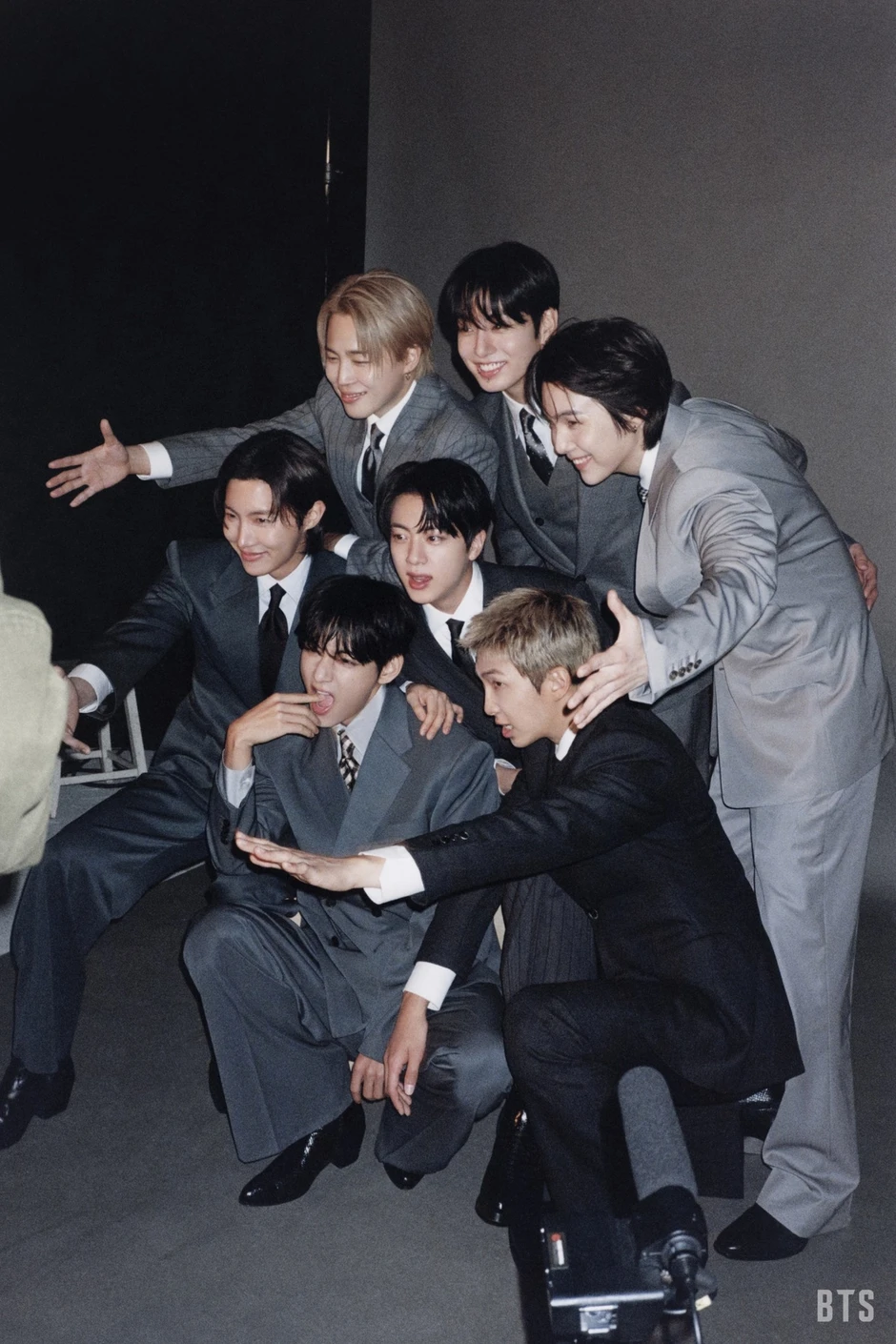 Album hot nhất Việt Nam hiện tại: GREY D đánh bại BTS, bao vây HIEUTHUHAI
