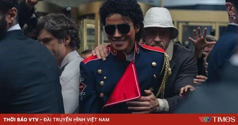 Anh em nhà Jackson lục đục sau buổi chiếu phim tiểu sử về Vua nhạc Pop