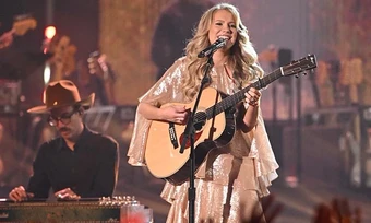 Bà mẹ ba con thắng American Idol 2026