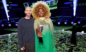 Bà mẹ hai con thắng The Voice Mỹ