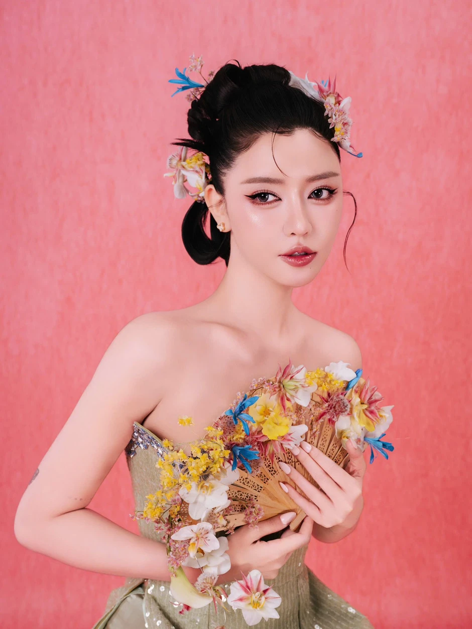 Bích Phương hát 3 bài bỏ túi nửa tỷ đồng: Bị chê diễn hời hợt, nhan sắc ngày càng khác lạ Bích Phương hát 3 bài bỏ túi nửa tỷ đồng: Bị chê diễn hời hợt, nhan sắc ngày càng khác lạ