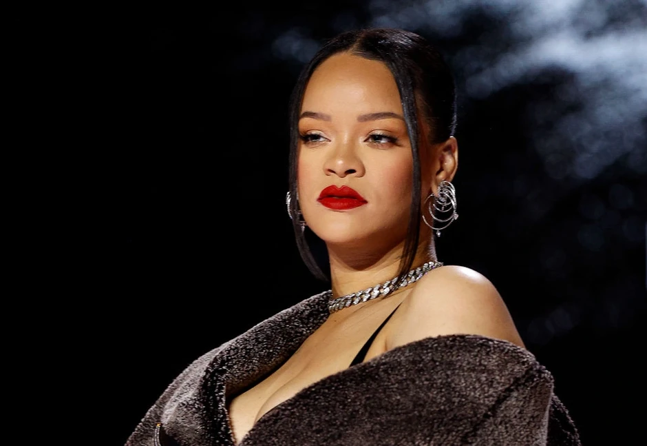 Biệt thự triệu USD của nữ ca sĩ tỷ phú Rihanna bị tấn công bằng súng Biệt thự triệu USD của nữ ca sĩ tỷ phú Rihanna bị tấn công bằng súng