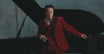 Binz ra mắt album đầu tay, bất ngờ nhắc đến Châu Bùi