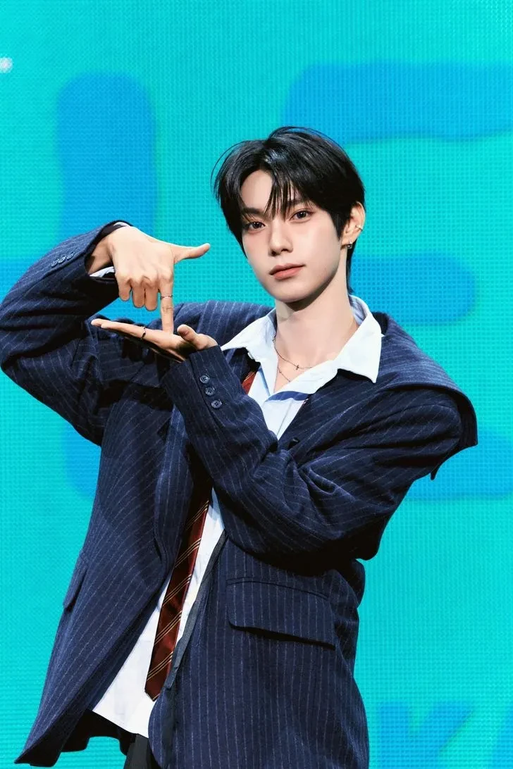 Bộ đôi K-pop FLARE U ra mắt với album đầu tay “YOUTH ERROR” Bộ đôi K-pop FLARE U ra mắt với album đầu tay “YOUTH ERROR”