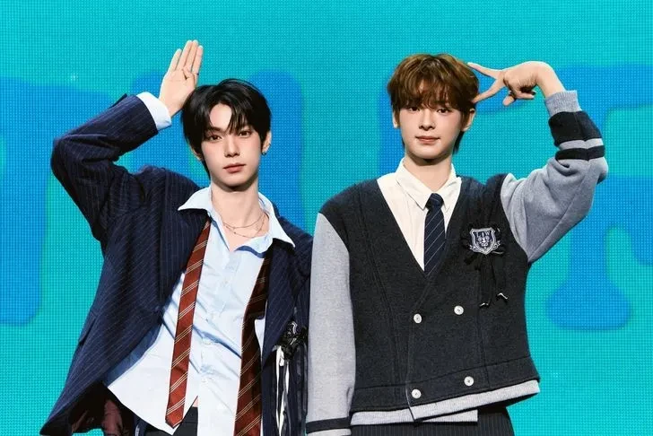 Bộ đôi K-pop FLARE U ra mắt với album đầu tay “YOUTH ERROR” Bộ đôi K-pop FLARE U ra mắt với album đầu tay “YOUTH ERROR”