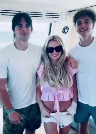 Britney Spears chính thức bị truy tố vì lái xe trong tình trạng say xỉn Britney Spears chính thức bị truy tố vì lái xe trong tình trạng say xỉn