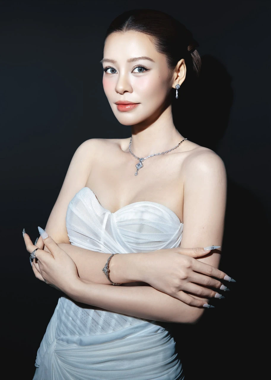 Bùi Lan Hương có khoảnh khắc “hoá thần” hot thoát vòng, đẹp chấp hoa hậu Bùi Lan Hương có khoảnh khắc “hoá thần” hot thoát vòng, đẹp chấp hoa hậu