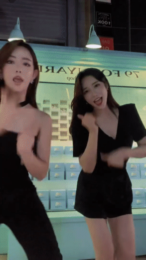 Ca khúc Việt Nam đầu tiên đạt 50 triệu stream của Spotify, hot toàn cầu khiến 1 người đổi đời Ca khúc Việt Nam đầu tiên đạt 50 triệu stream của Spotify, hot toàn cầu khiến 1 người đổi đời