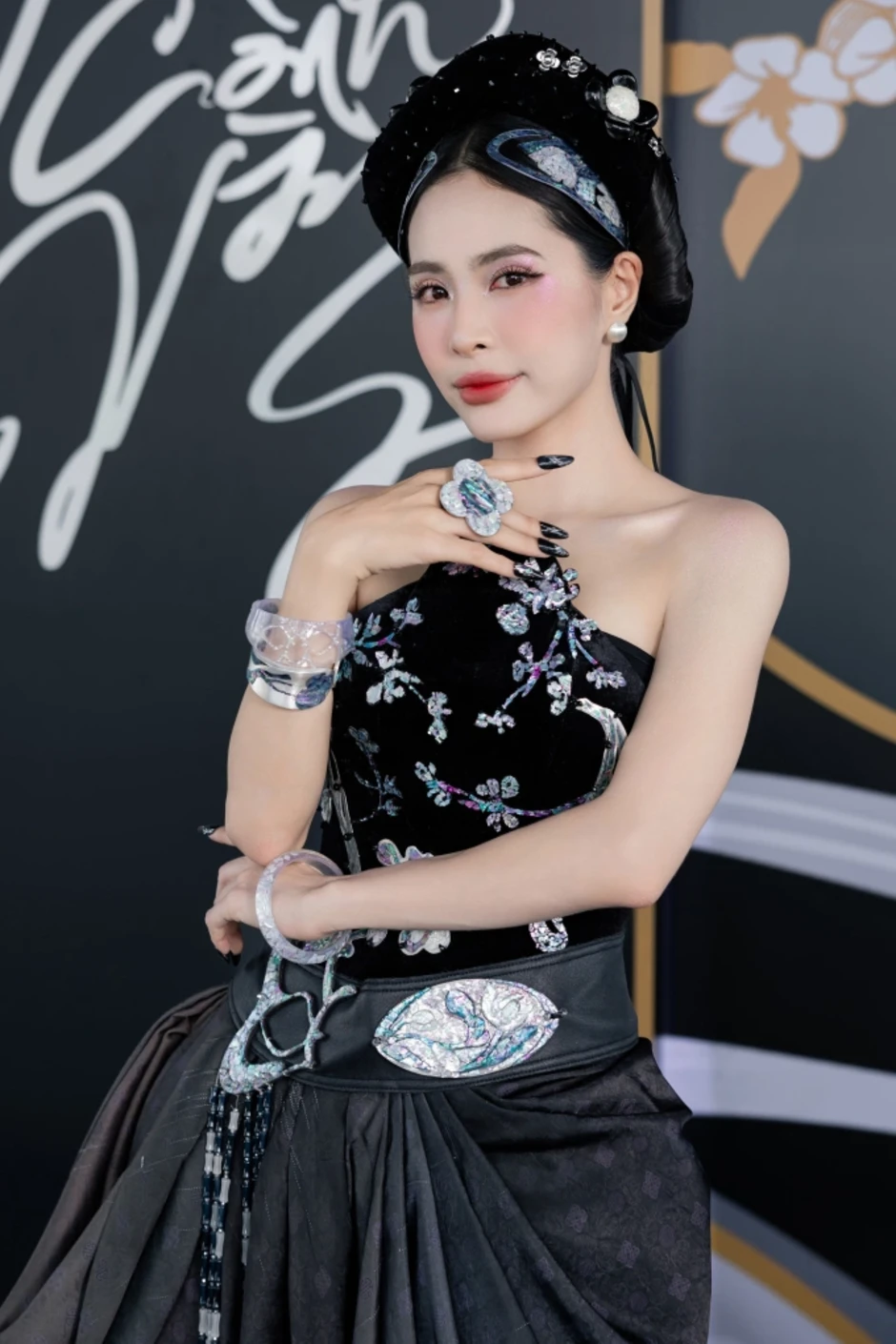 Ca nương Kiều Anh đưa tín ngưỡng thờ Mẫu vào MV Ca nương Kiều Anh đưa tín ngưỡng thờ Mẫu vào MV