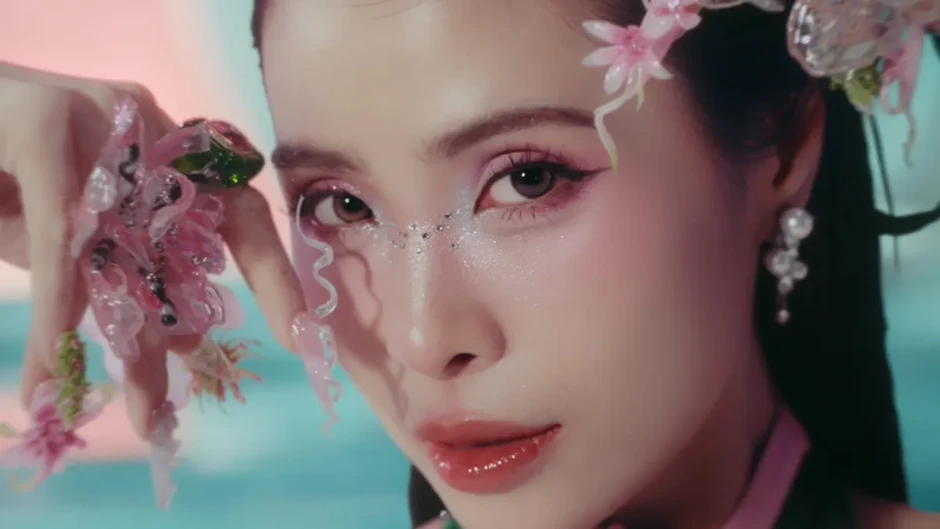Ca nương Kiều Anh mời ông xã và cả dàn sao làm khách mời trong MV đầu tiên Ca nương Kiều Anh mời ông xã và cả dàn sao làm khách mời trong MV đầu tiên