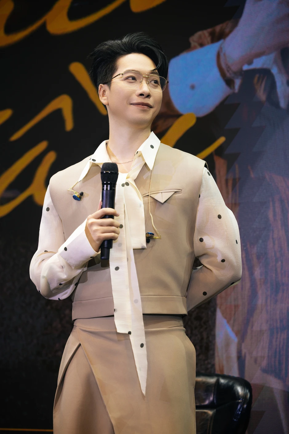Ca sĩ Emcee L nhóm Da LAB lên chức chủ tịch ở tuổi 37 Ca sĩ Emcee L nhóm Da LAB lên chức chủ tịch ở tuổi 37
