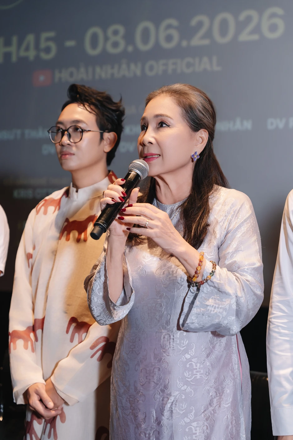 Ca sĩ khiếm thị Hoài Nhân trở lại sau 8 năm, kể hành trình vượt qua số phận Ca sĩ khiếm thị Hoài Nhân trở lại sau 8 năm, kể hành trình vượt qua số phận