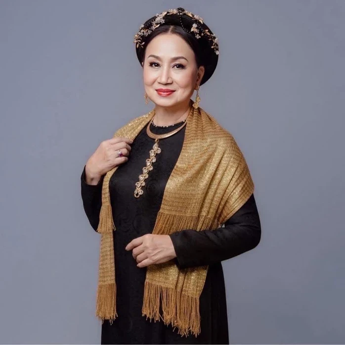 Ca sĩ - NSƯT Hồng Vân nhớ về những đồng nghiệp xưa Ca sĩ - NSƯT Hồng Vân nhớ về những đồng nghiệp xưa