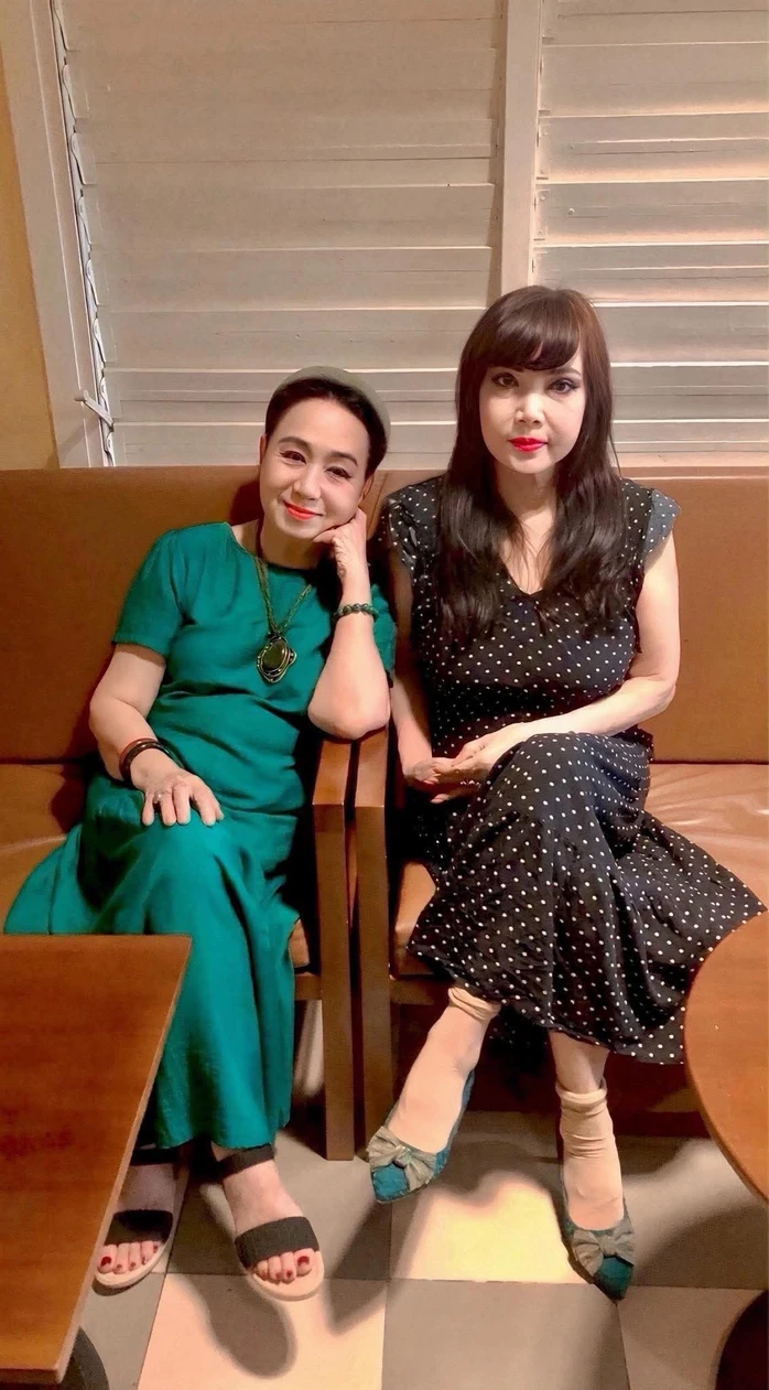 Ca sĩ - NSƯT Hồng Vân nhớ về những đồng nghiệp xưa Ca sĩ - NSƯT Hồng Vân nhớ về những đồng nghiệp xưa