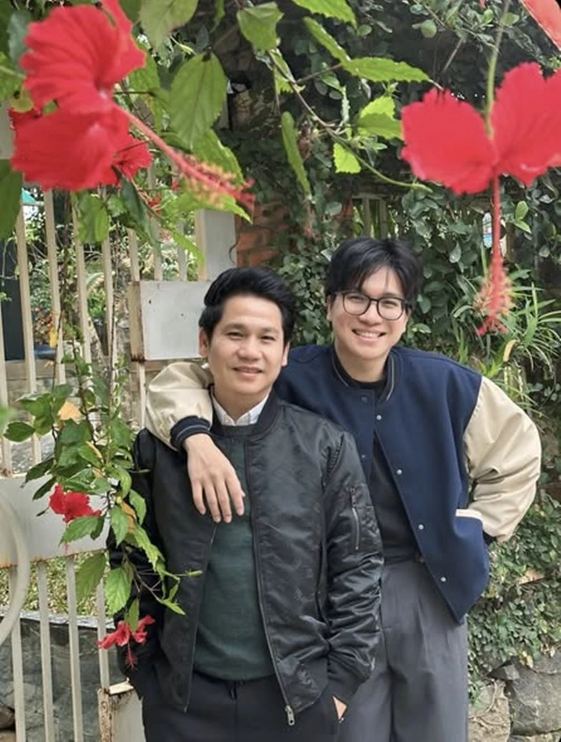 Ca sĩ Trọng Tấn và con trai Tấn Đạt: 'Hổ phụ sinh hổ tử'