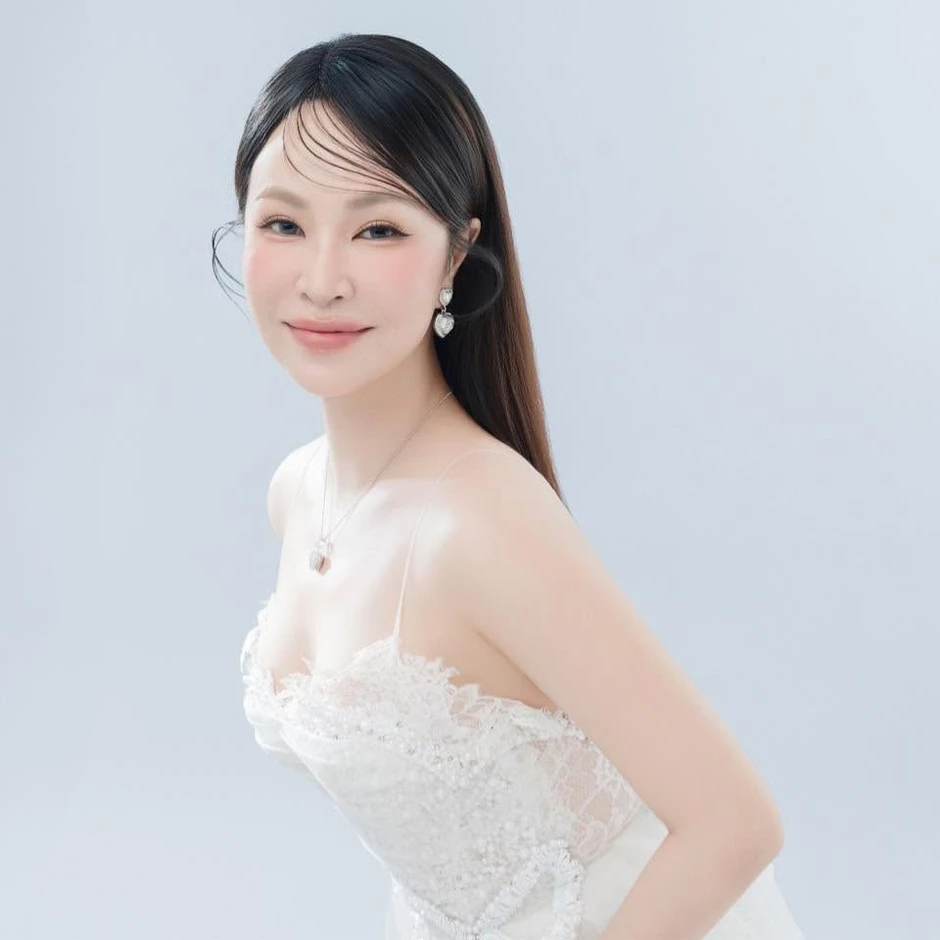 Ca sĩ Việt cứ cất giọng hát là dậy sóng cả nước, "rũ bùn đứng dậy" ngoạn mục vươn lên đỉnh cao Ca sĩ Việt cứ cất giọng hát là dậy sóng cả nước, "rũ bùn đứng dậy" ngoạn mục vươn lên đỉnh cao