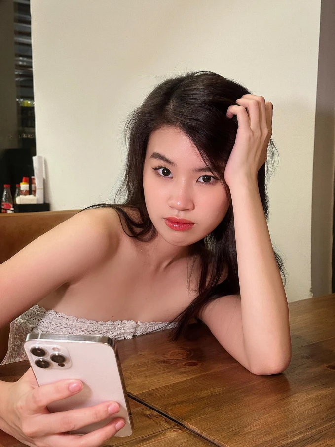 Ca sĩ Việt vừa được đề cử đẹp nhất thế giới: 17 tuổi gây bão toàn cầu, cạo trọc đầu mà vẫn xinh Ca sĩ Việt vừa được đề cử đẹp nhất thế giới: 17 tuổi gây bão toàn cầu, cạo trọc đầu mà vẫn xinh