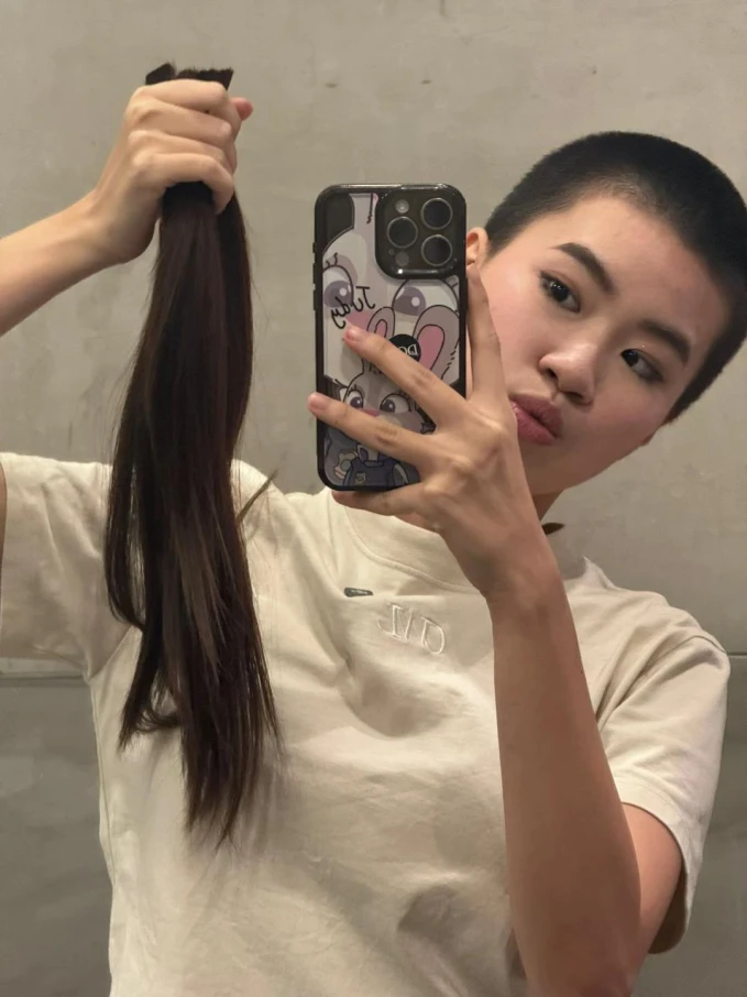 Ca sĩ Việt vừa được đề cử đẹp nhất thế giới: 17 tuổi gây bão toàn cầu, cạo trọc đầu mà vẫn xinh Ca sĩ Việt vừa được đề cử đẹp nhất thế giới: 17 tuổi gây bão toàn cầu, cạo trọc đầu mà vẫn xinh