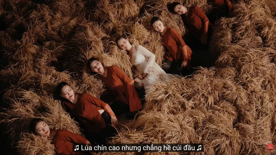 Câu hát “lúa chín không cúi đầu” gây ý kiến trái chiều, NSX xác nhận sẽ sửa MV Câu hát “lúa chín không cúi đầu” gây ý kiến trái chiều, NSX xác nhận sẽ sửa MV