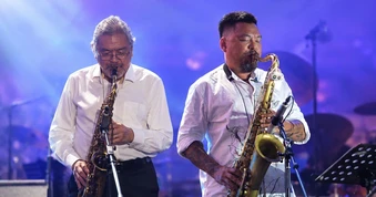 Cha con NSƯT Quyền Văn Minh song tấu ăn ý tại Liên hoan Jazz quốc tế Hà Nội