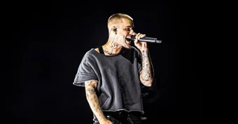 Chỉ Justin Bieber mới dám làm bật nhạc hát karaoke tại Coachella