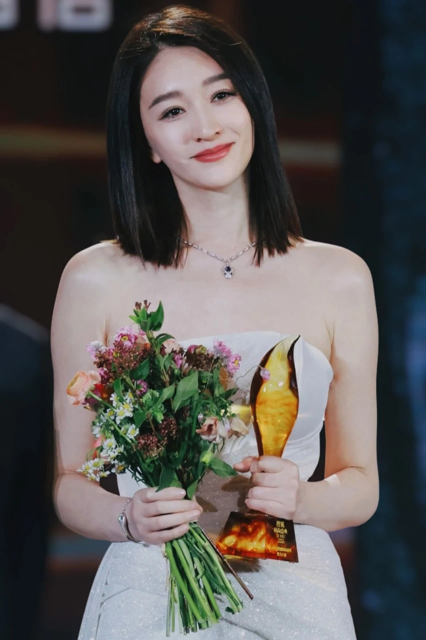 Chông gai đầu tiên của Trang Pháp ở Đạp Gió bản Trung: Đối đầu mỹ nhân “hát dở nhất showbiz” Chông gai đầu tiên của Trang Pháp ở Đạp Gió bản Trung: Đối đầu mỹ nhân “hát dở nhất showbiz”